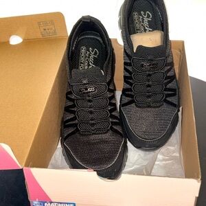 Skechers Women's Black Mesh Sneakers